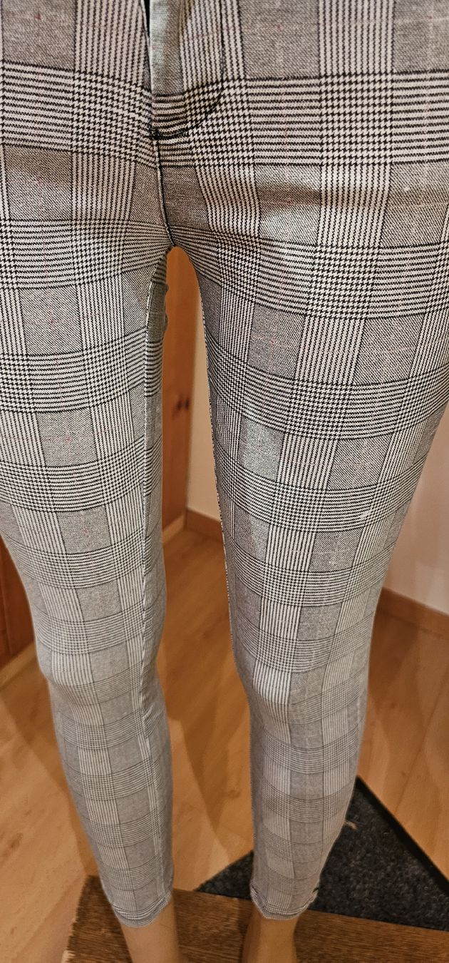 Kleiderpakete: hammerschöne Hose xs, mit locker  und leichtem Pulli – Gebraucht aus Ferden von jemyce 1