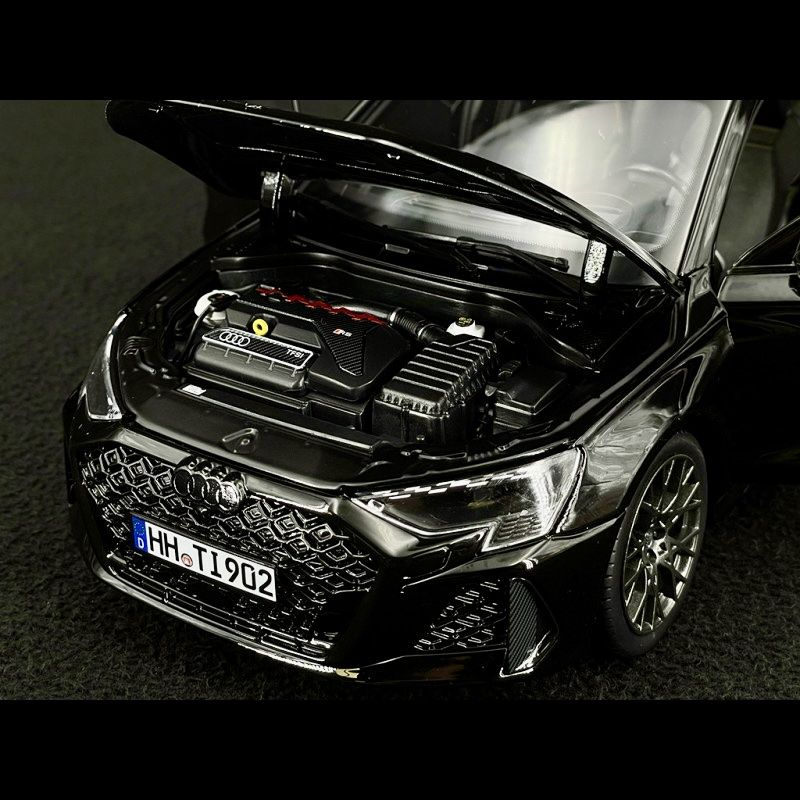 Audi Modellini d'auto: AUDI RS 3 2025  MASSSTAB 1:18 – Nuovo e nell'imballaggio originale da Erlenbach im Simmental venduto da Model_box 4