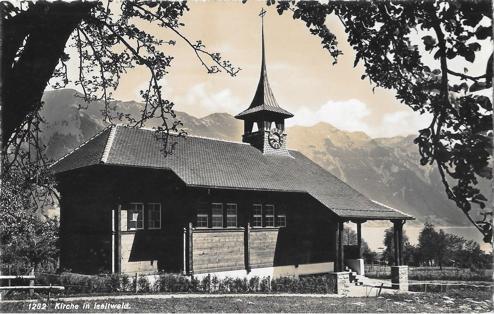 Cartes postales: Iseltwald Kirche – D'occasion à Olten par clotaldi