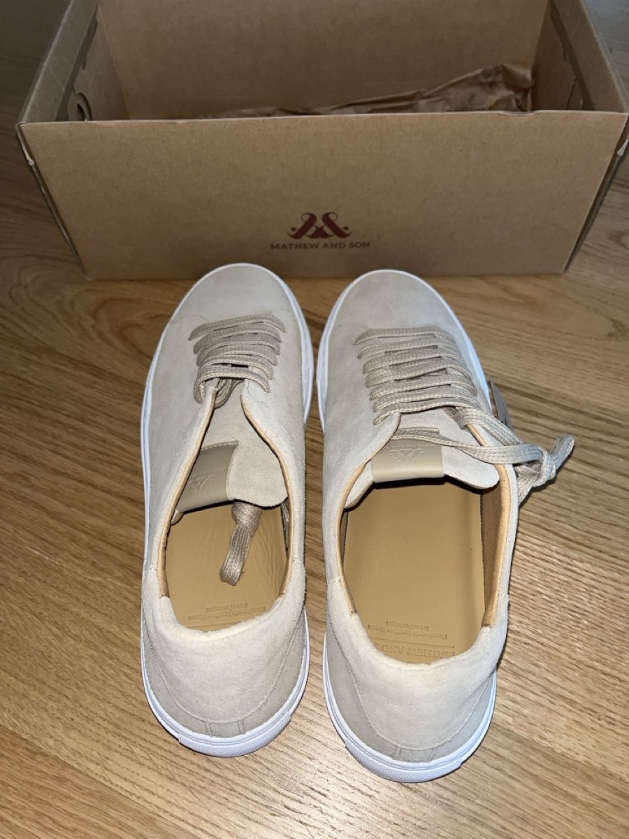 Herrenschuhe: Herren Sneaker beige Grösse 42 neu mit Box – Neu und originalverpackt aus Wetzikon ZH von resellZO08 1