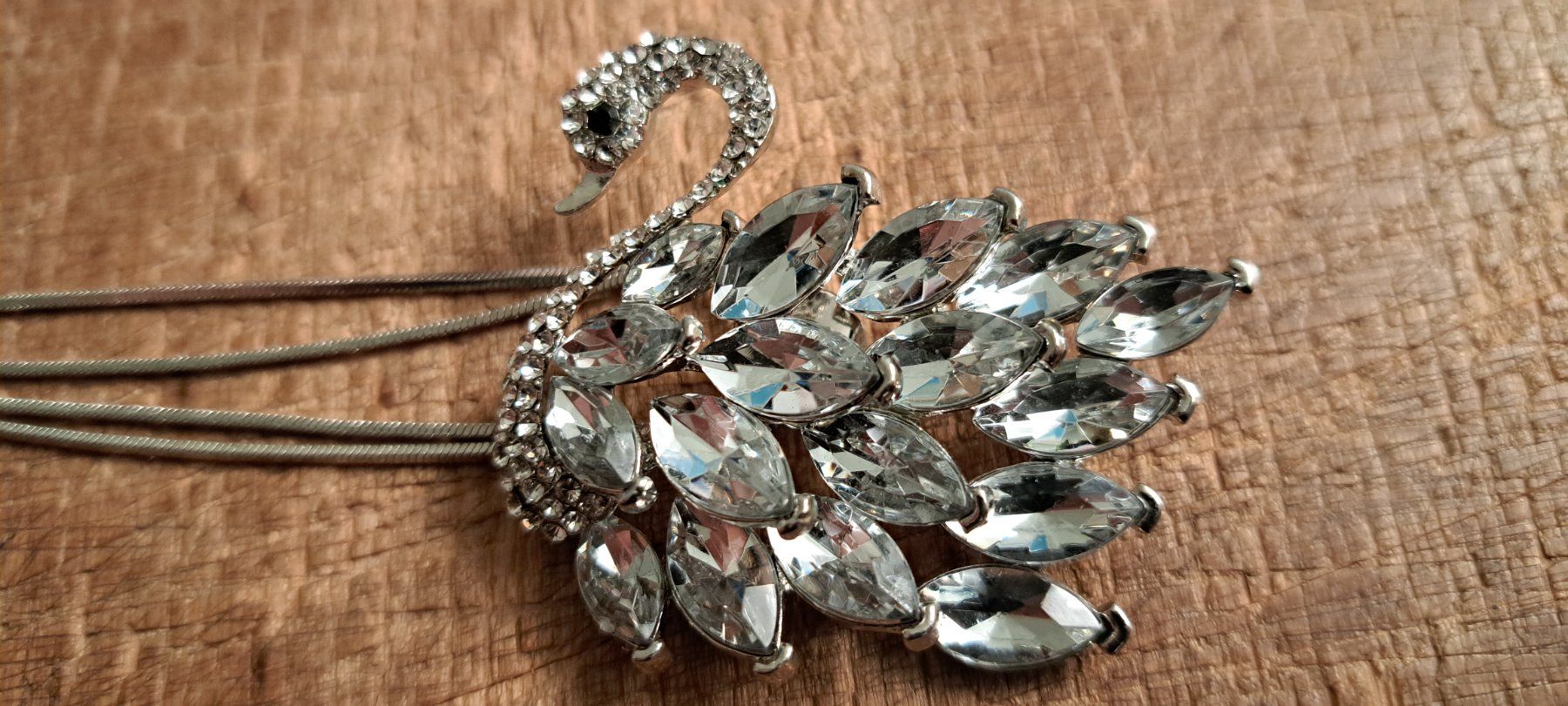 Ketten: Kette Schwan Glitzersteinchen ca. 80 lang – Gebraucht aus Ettingen von Maranathatalitha 6