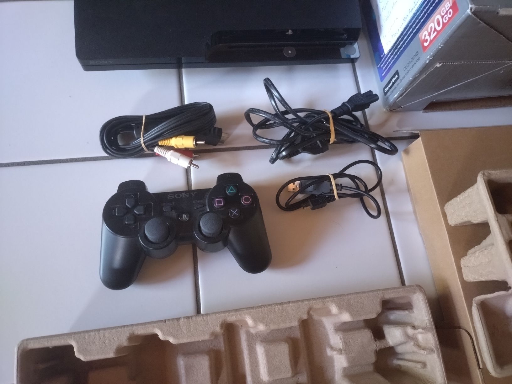 Sony Console: PS3 PlayStation 3 -  320 GB - Boxed Working CECH-2504B – Usato da Farvagny-le-Grand venduto da LaCaverne 4