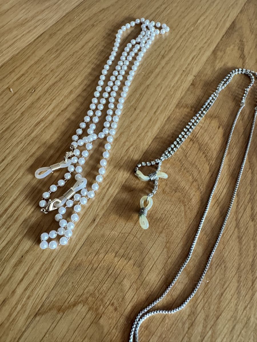 Orecchini pendenti & Orecchini a lobo: Diverse Ohrringe & 2 Brillenhalter, Modeschmuck-Set – Usato da Bremgarten AG venduto da val_ch 3