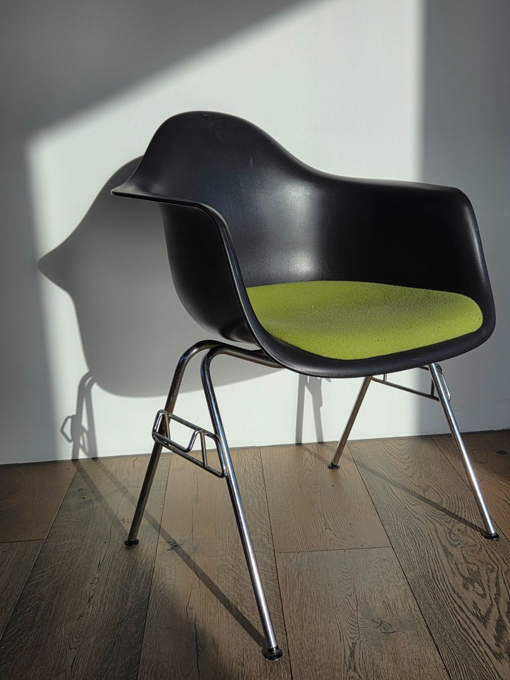 Vitra Stühle: Eames / Vitra Plastic Armchair – Gebraucht aus Zürich von PeterPanama 3