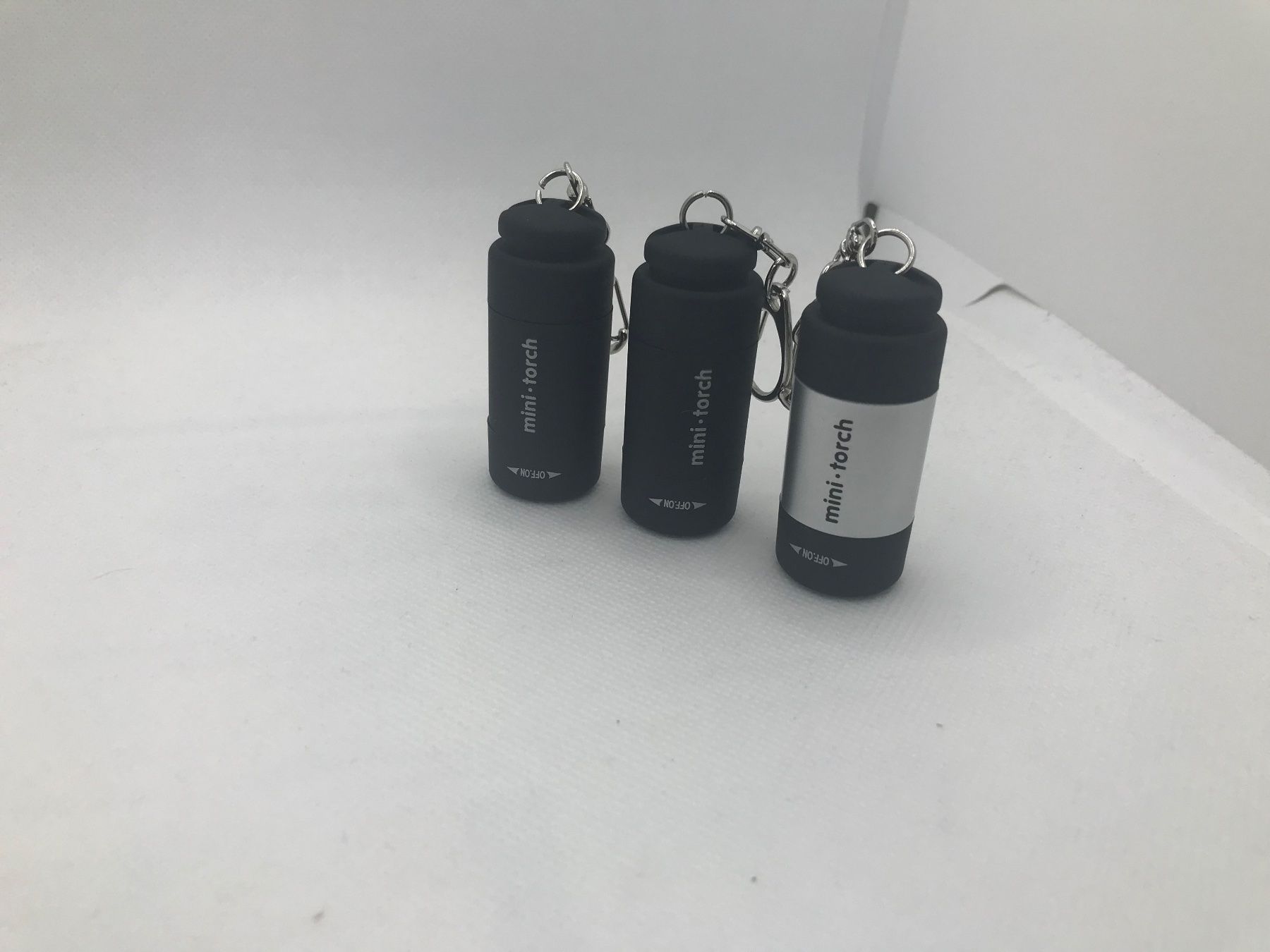 Lampade: Mini LED Taschenlampe,, USB rechargeable 3pc – Nuovo e nell'imballaggio originale da Niederteufen venduto da mix18 2
