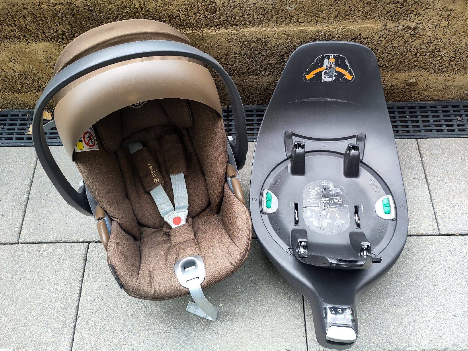 Cybex Sièges auto: Cybex Cloud z i-size platinum Babyschale mit Base Z – D'occasion à Kloten par LinaFe 3