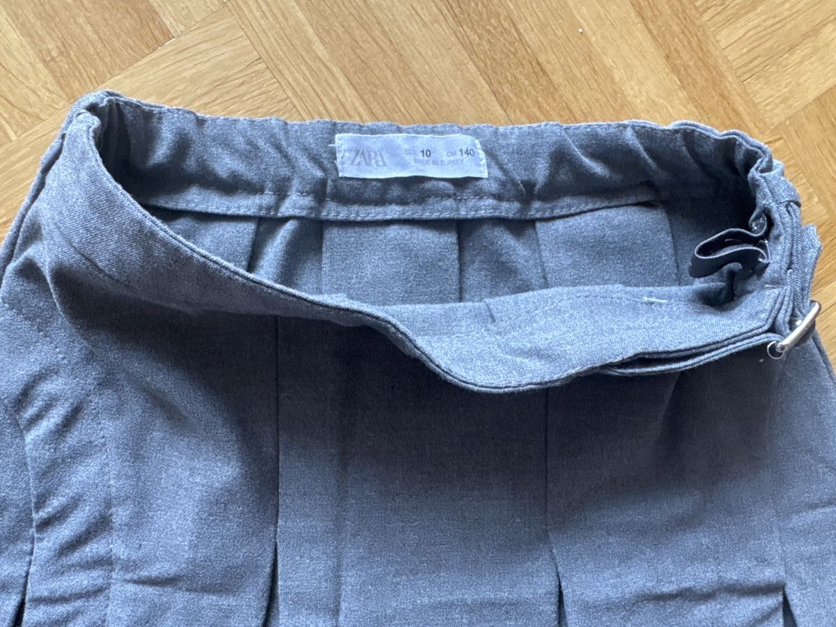 Zara Robes et jupes: Zara Rock, Gr. 140, Top Zustand, Grau – D'occasion à Kilchberg ZH par Von_dutch 1