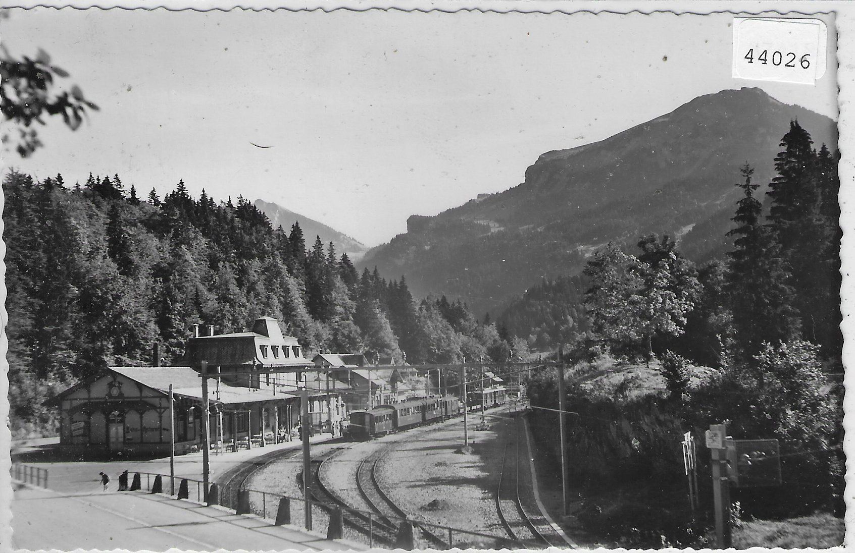 Ansichtskarten: Brünig Passhöhe - Bahnhof mit Zug – Gebraucht aus Ettingen von Kartenplanet