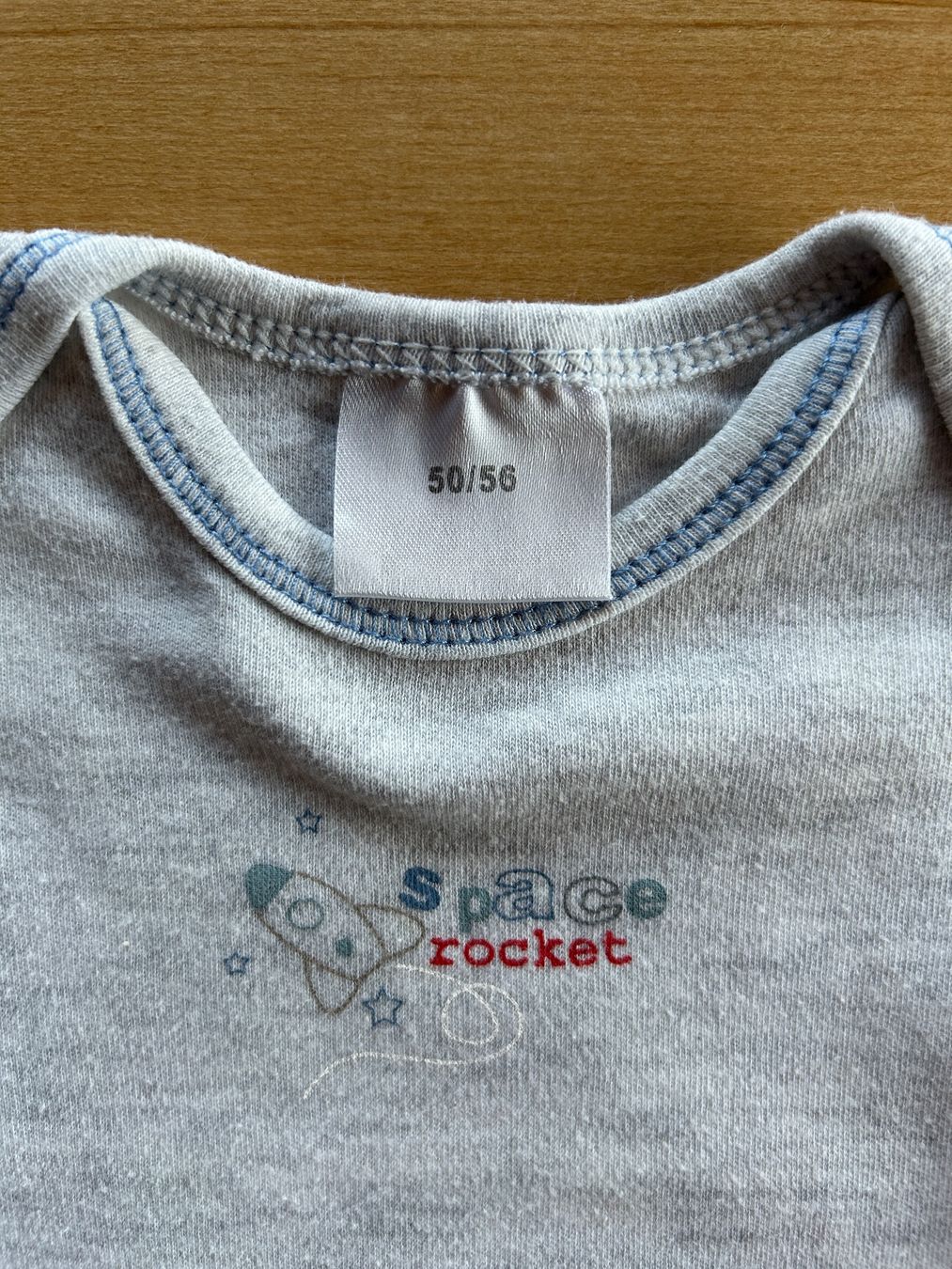Unterwäsche: Graues Baby Body Grösse 50/56 – Gebraucht aus Grosswangen von che_gr 1