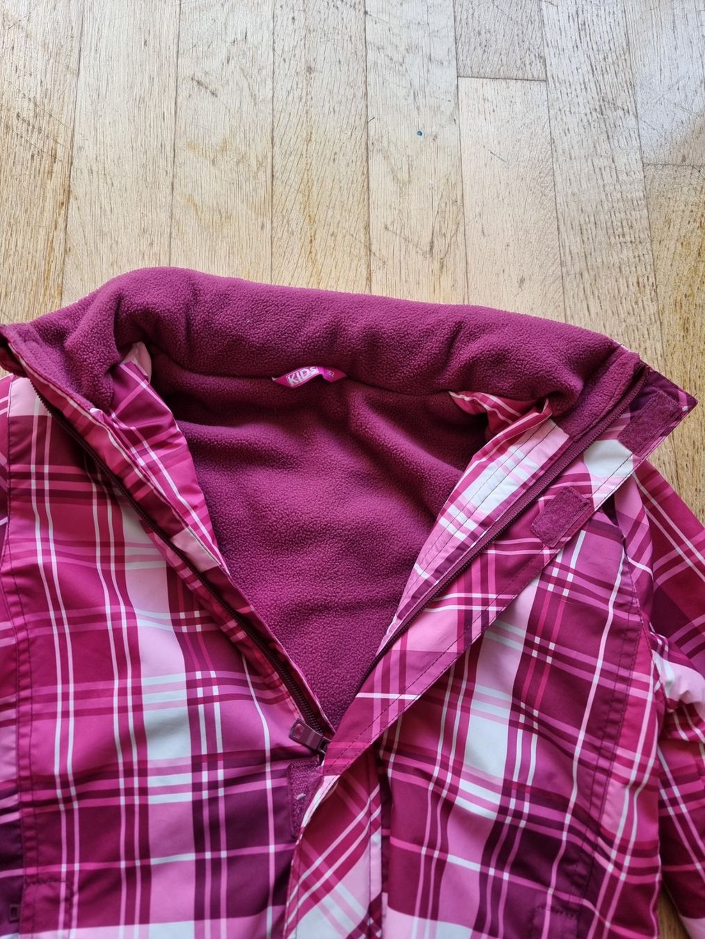 Giacche & Cappotti: Winterjacke mit Kapuze Grösse 152 – Usato da Buchrain venduto da Xaro01 4