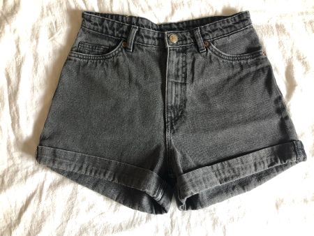 Shorts en jean gris MONKI taille 27 coupe Mom taille haute
