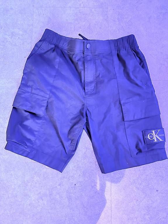 Pantalons: Short Calvin Klein – D'occasion à Yverdon-les-Bains par dav_hkw8