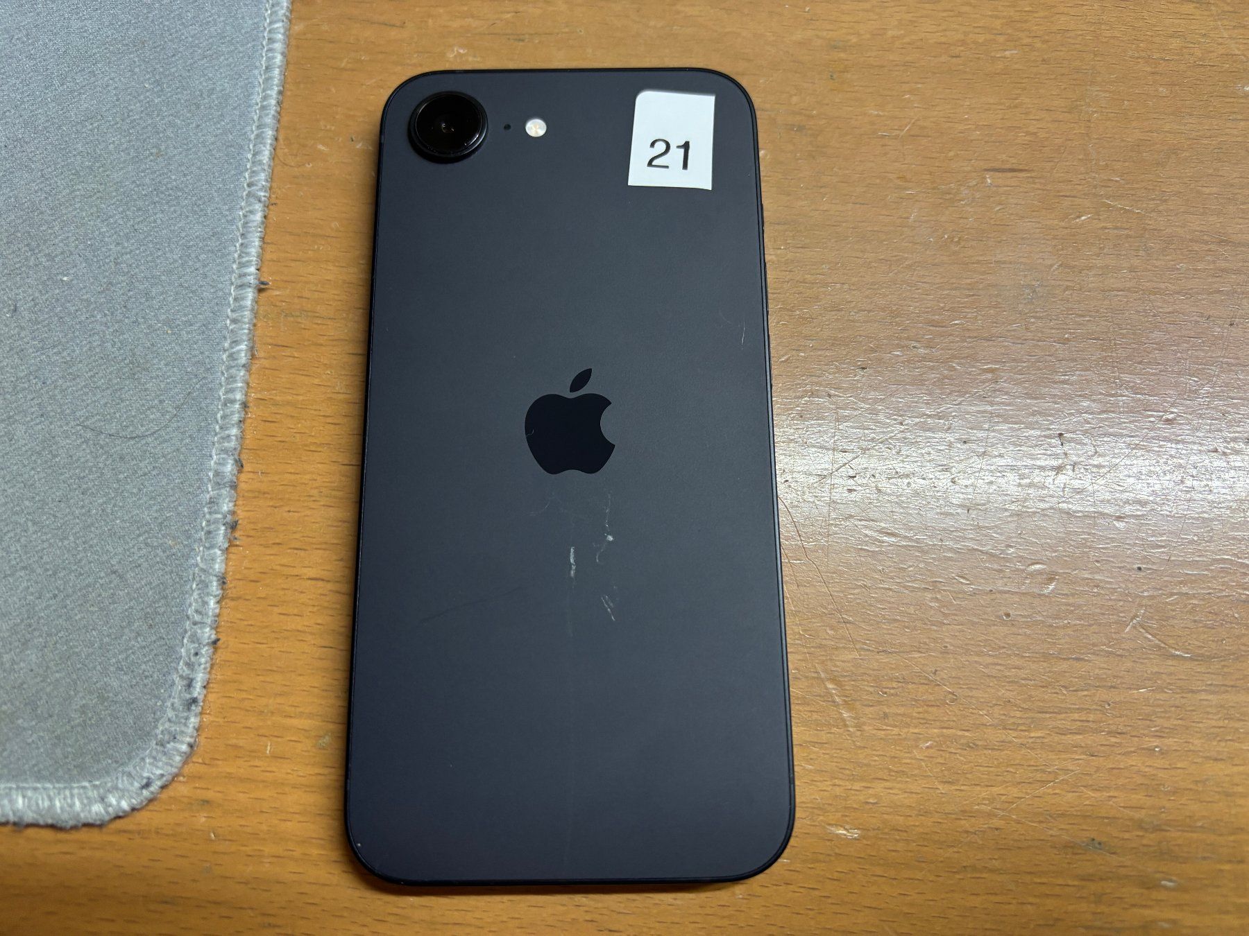 Apple Portables: Iphone 16E 128Gb – D'occasion à Au SG par bah_6f5w 1