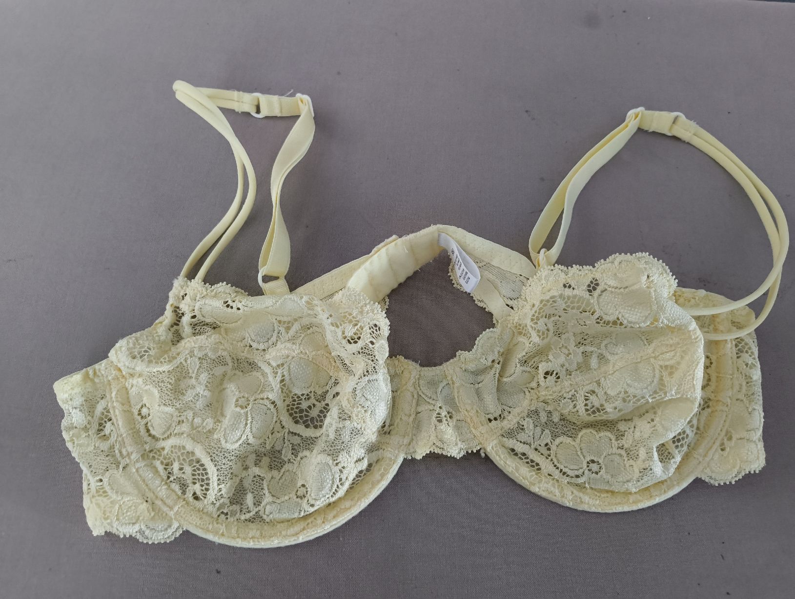 Autres dessous: leichter Spitzen BH – D'occasion à Flawil par elenor05