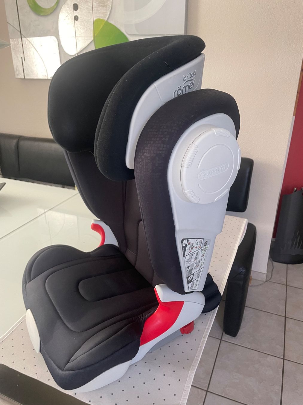 Britax Römer Auto-Kindersitze: Autositz , römer britax schwarz ,atratzit , Isofix – Gebraucht aus Pfeffingen von Purzzeli