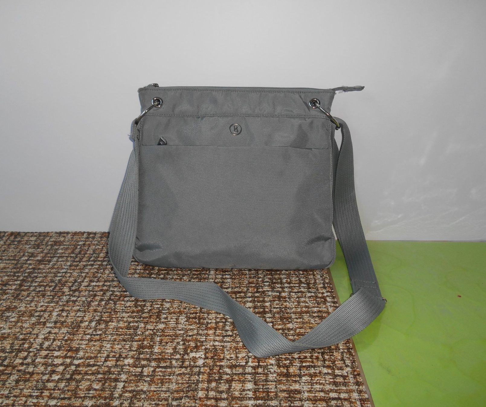 Bogner Borse da donna: Bogner Umhängetasche in grau – Usato da Basel venduto da Birs868