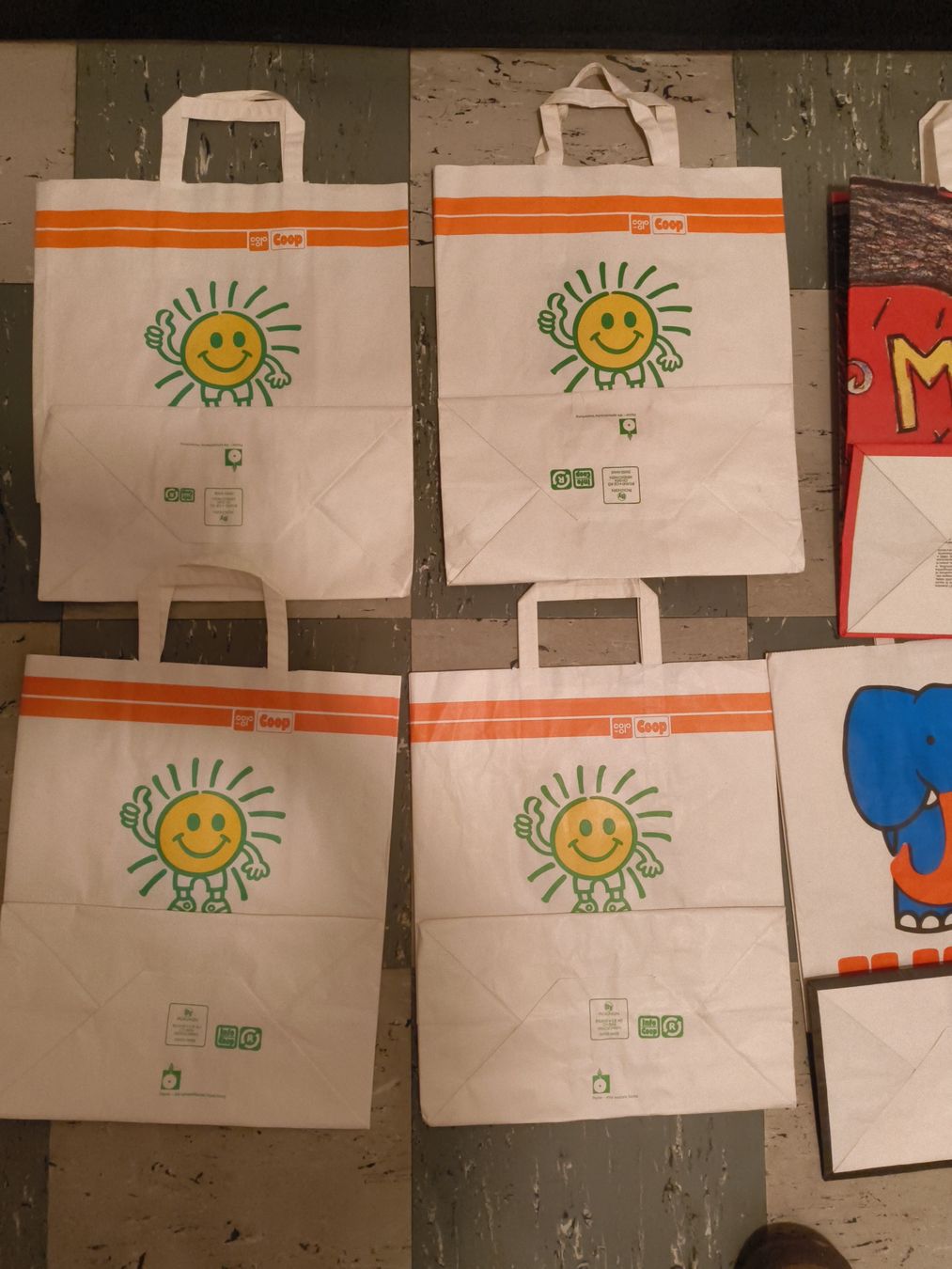Coop Borse: 8 vintage Papiertaschen Migros Coop Jumbo Denner – Usato da stettlen venduto da VintageBern_ch 3