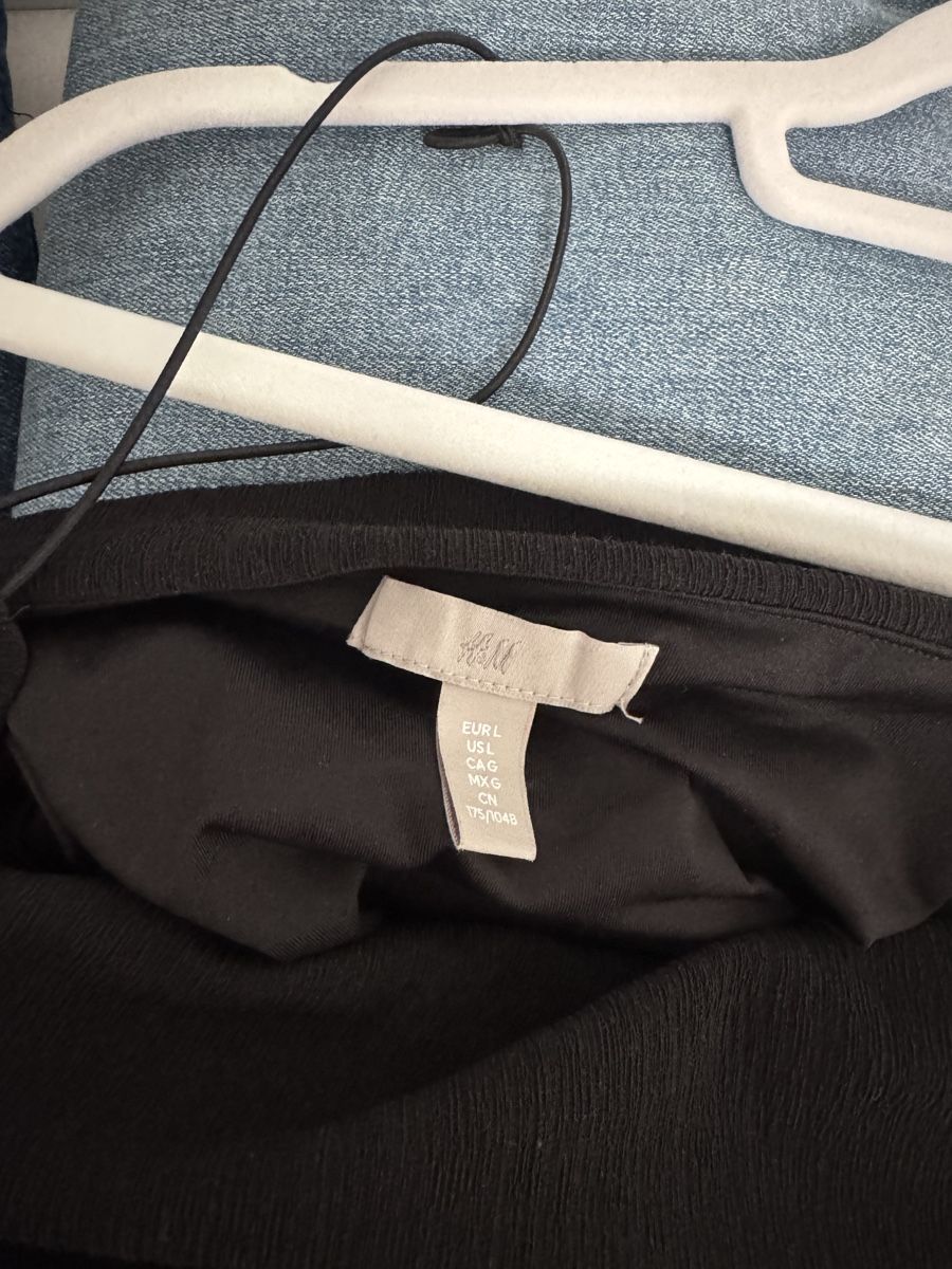 H&M Top: Top noir avec drapé – Usato da Versoix venduto da Sad_09 2