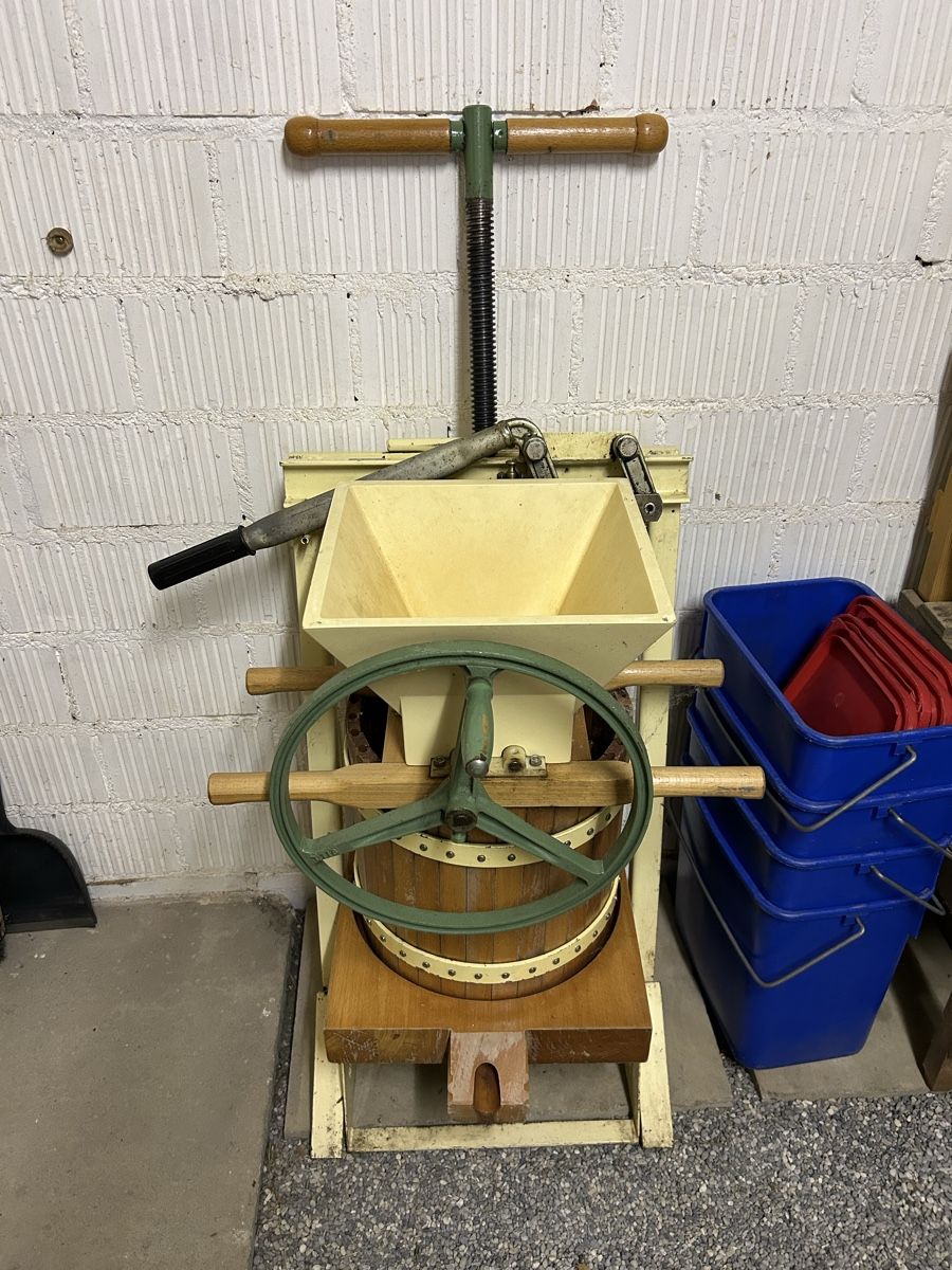 Tutte le macchine: Grosse Saftpresse Mostpresse – Usato da Oberstammheim venduto da Dbsound24 1