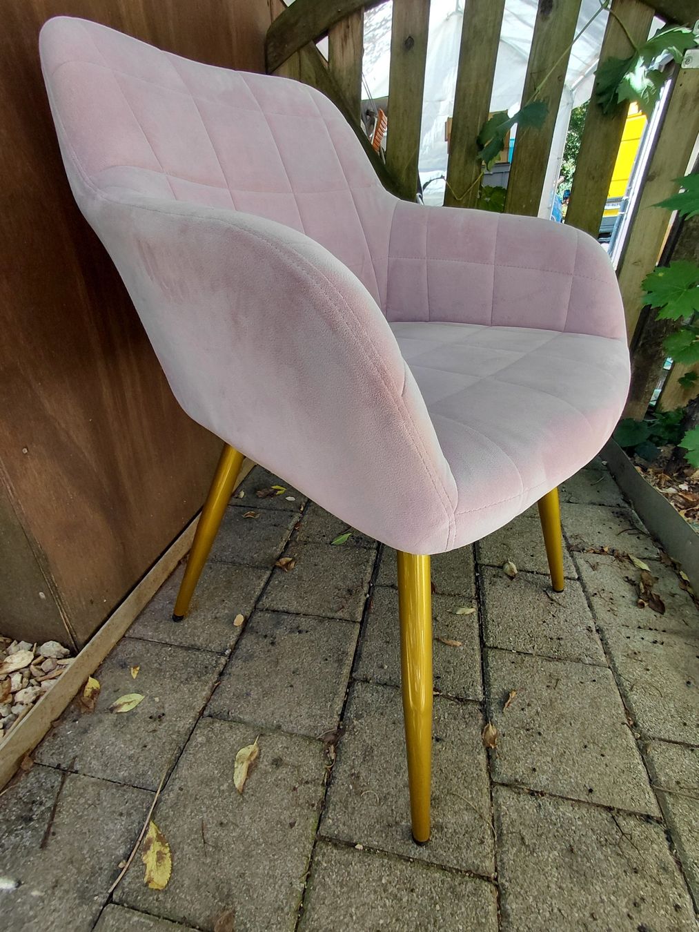Stühle: Pinker Stuhl  – Neu (gemäss Beschreibung) aus Beinwil SO von bol01 1