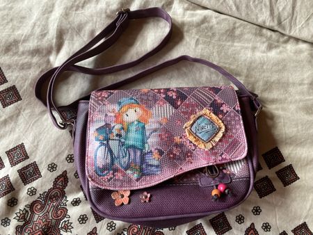 Umhängetasche Ninette lila mit Blumenmuster gebraucht