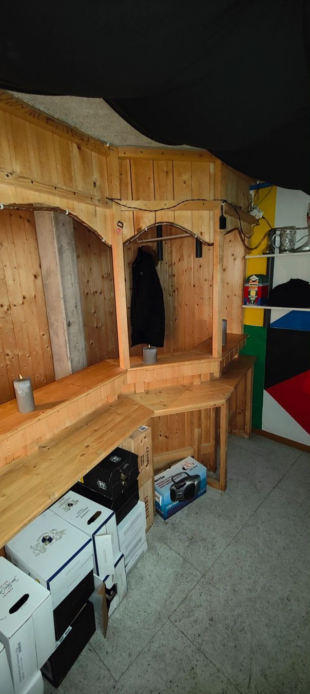 Ladenausstattungen & Messebau: Bartheke aus Holz – Gebraucht aus Langnau b. Reiden von Chuba57 4