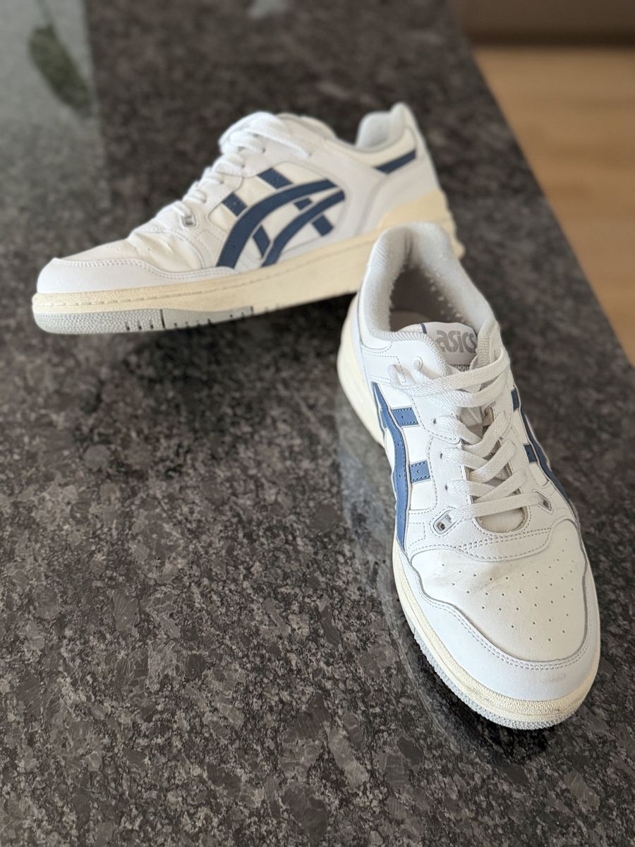 Asics Scarpe da uomo: Asics Sneaker, Grösse EUR44.5 , Weiss/Blau – Usato da Pfäffikon SZ venduto da Pikn 2