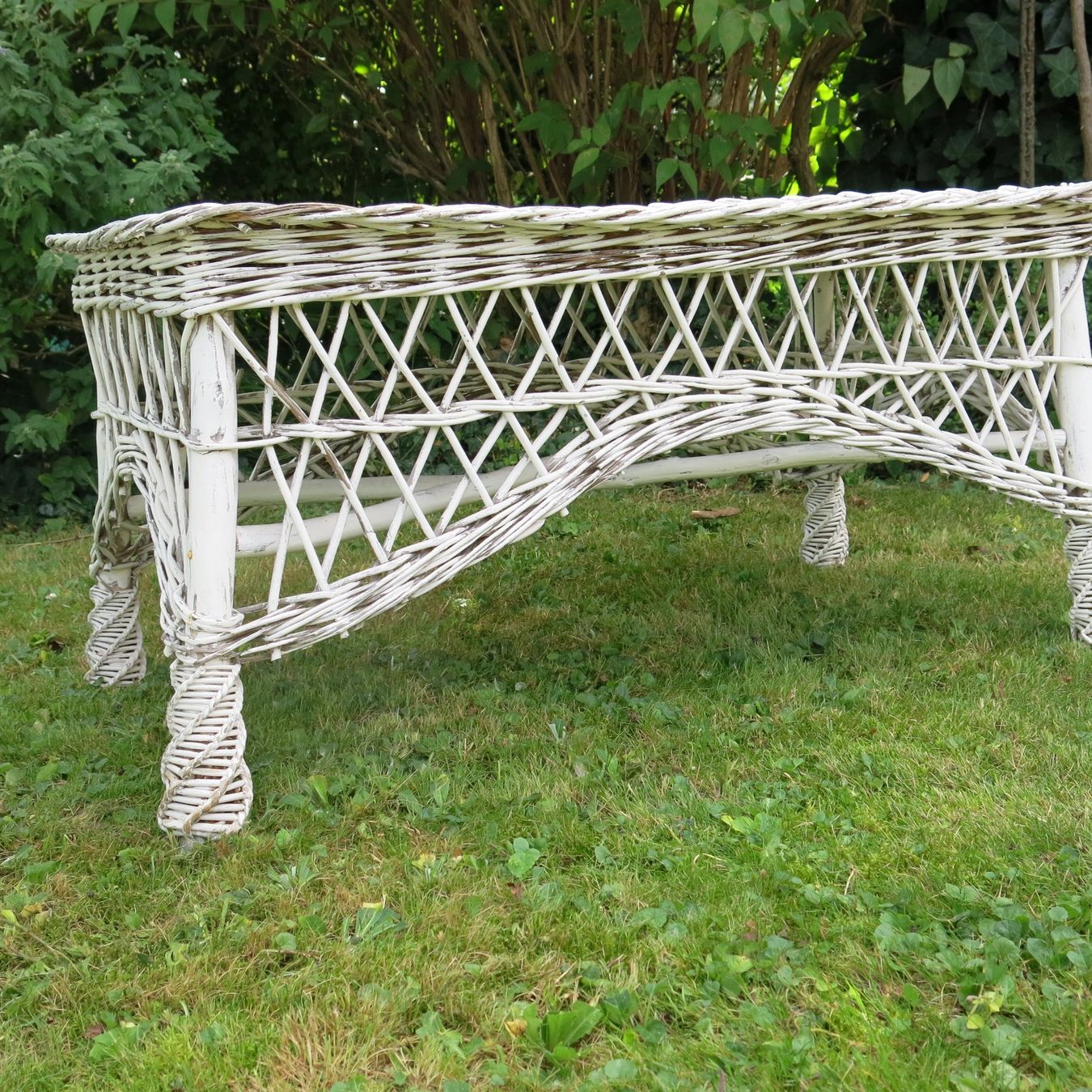 Tische: Korbtisch weiss Original – Gebraucht aus Seltisberg von pipistrumpf 4