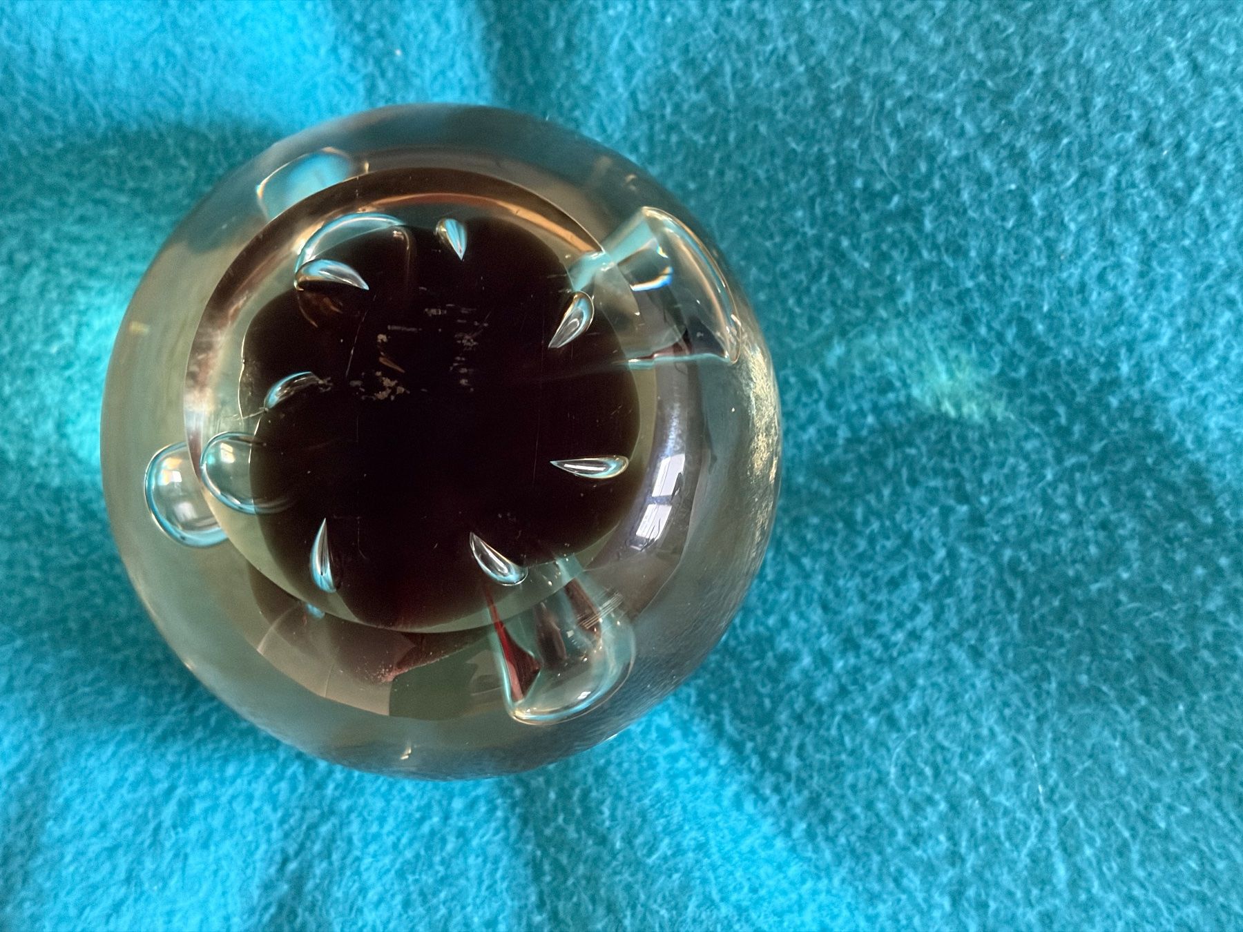 Bicchieri: Vintage Glas Briefbeschwerer, rot-schwarz, silbern – Usato da Zürich venduto da Fortunalis 1