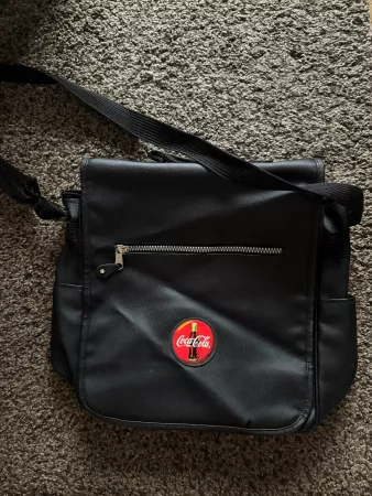 Umhängetasche Coca-Cola schwarz mit Logo guter Zustand