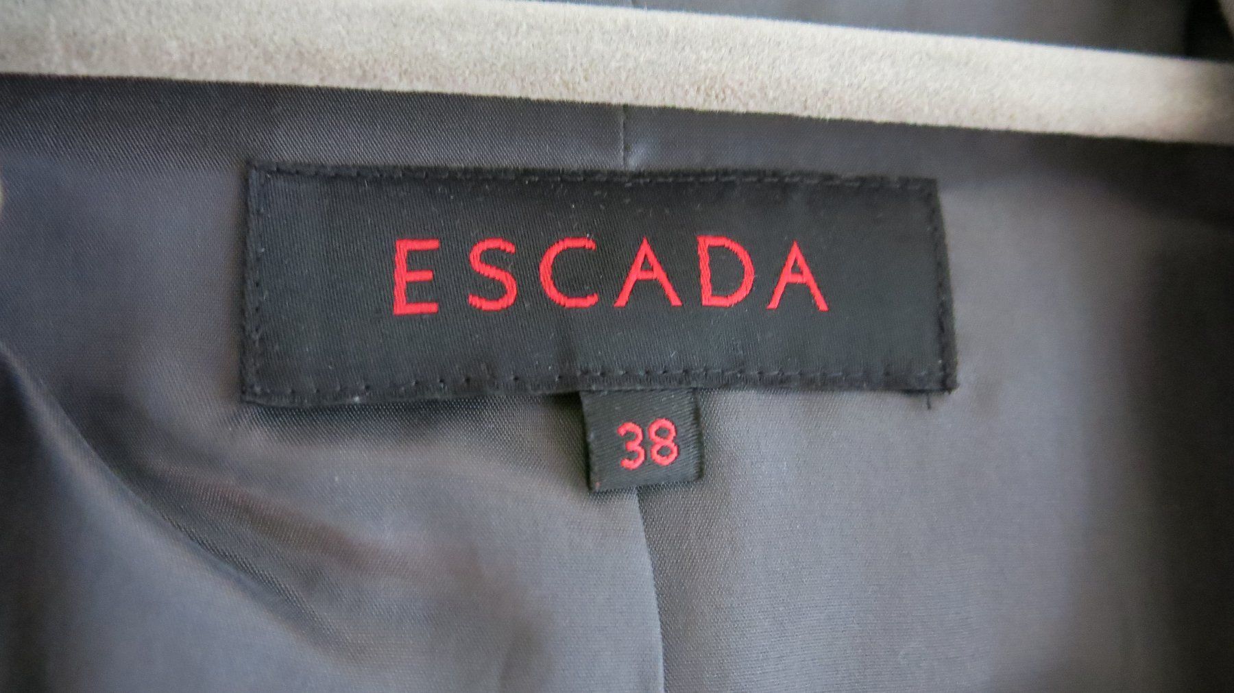 Escada Giacche: ESCADA Blazer – Nuovo (secondo la descrizione) da Lachen SZ venduto da artbyblondangel 9