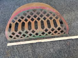 Dekorative Metallabdeckung, Eisendekoration, Deko aus Eisen,