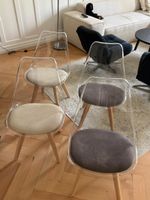 4 Stühle transparent mit Holzbeinen, Vitra Look