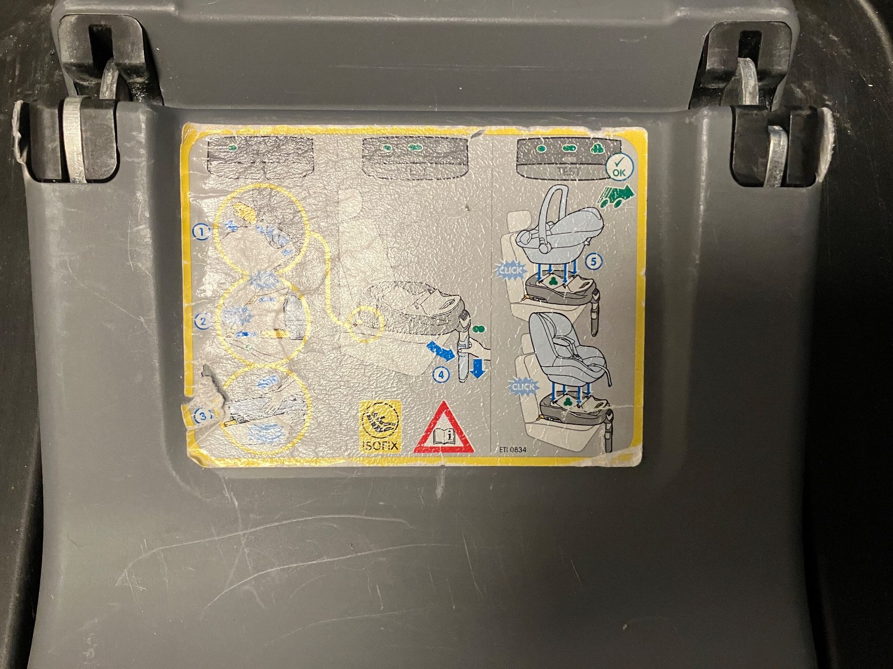 Maxi-Cosi Seggiolini per auto: Maxi-Cosi CabrioFix mit FamilyFix Basis – Usato da Sirnach venduto da ac__kxd5 6
