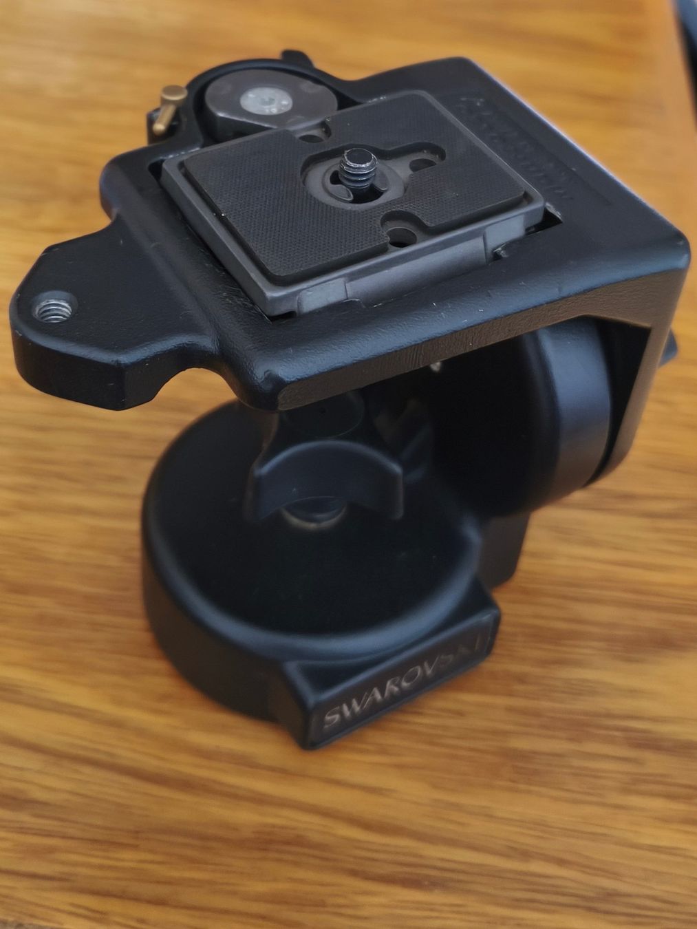 Manfrotto Stative & Stativköpfe: Swarovski / Manfrotto Stativkopf mit Wechselplatte – Gebraucht aus Aesch BL von Opirol