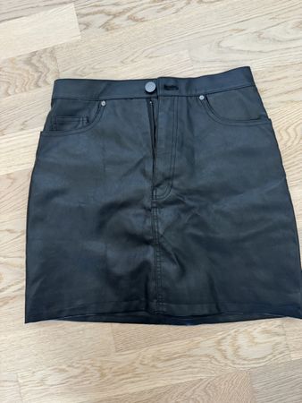 Minirock schwarz Kunstleder Grösse 36