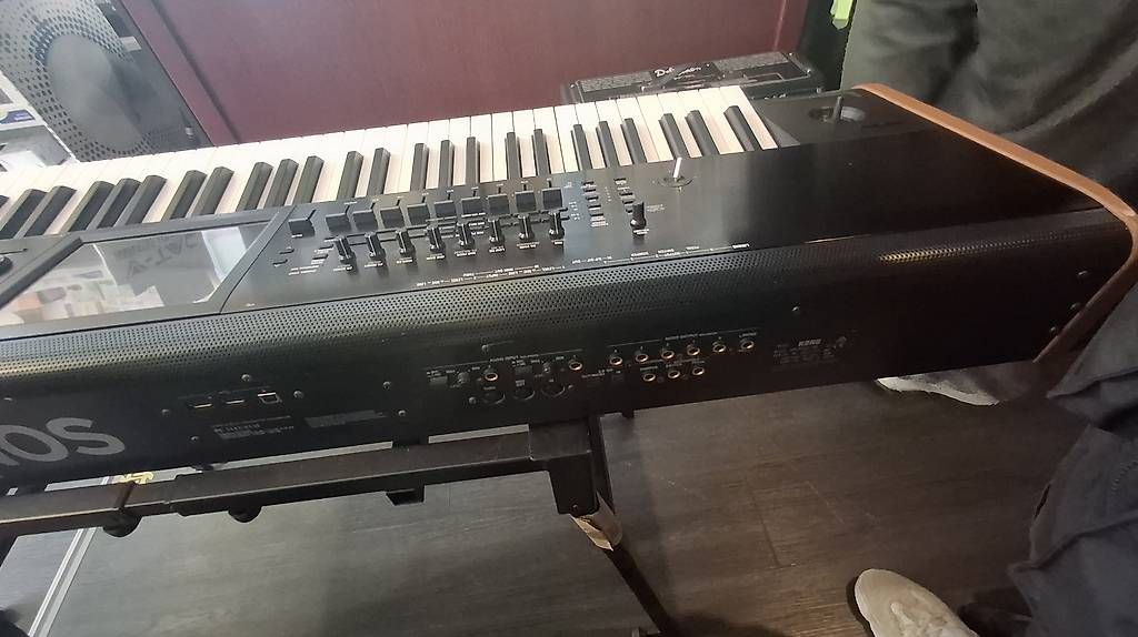 Instruments de musique: Korg Kronos 2 88-key  – D'occasion à Locarno par ute_5qq8 3