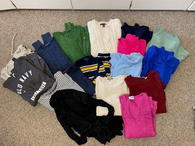 Maglioni & Felpe: Diverse Marken-Pullover und Hoodies, Grösse S/M, – Usato da Wängi venduto da Bmo
