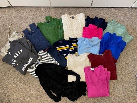 Diverse Marken-Pullover und Hoodies, Grösse S/M,