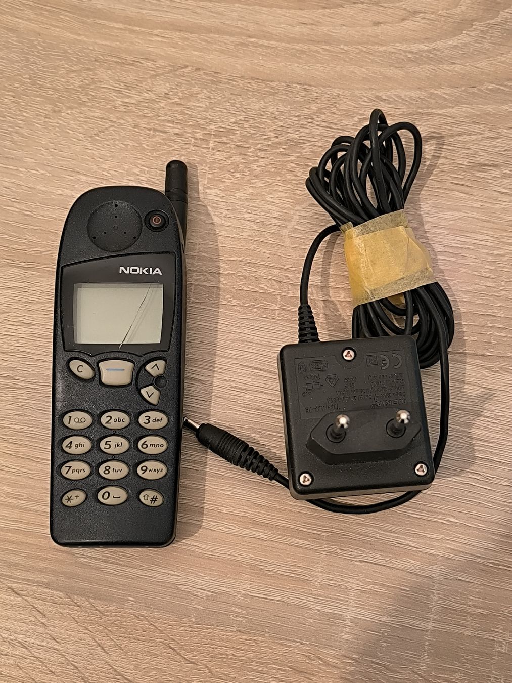Nokia Telefoni cellulari / Smartphones: Nokia Vintage avec chargeur – Difettoso da La Chaux-de-Fonds venduto da lolmaker1007 1