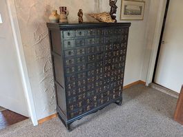 Apotheker Schrank mit chinesischen Zeichen