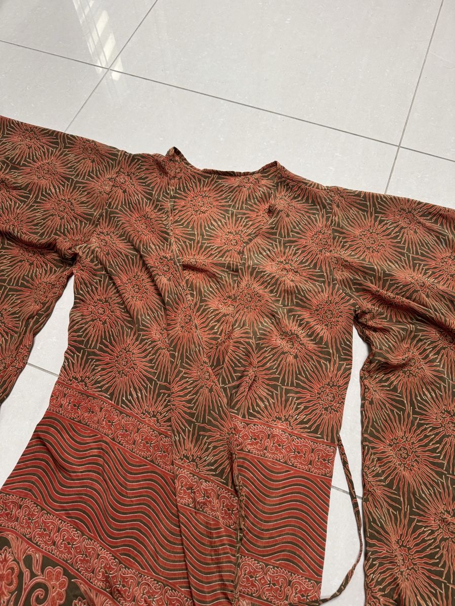 Internationale Kunst: Kimono Seide aus Indien – Gebraucht aus Wangen SZ von wakaawinhu 2