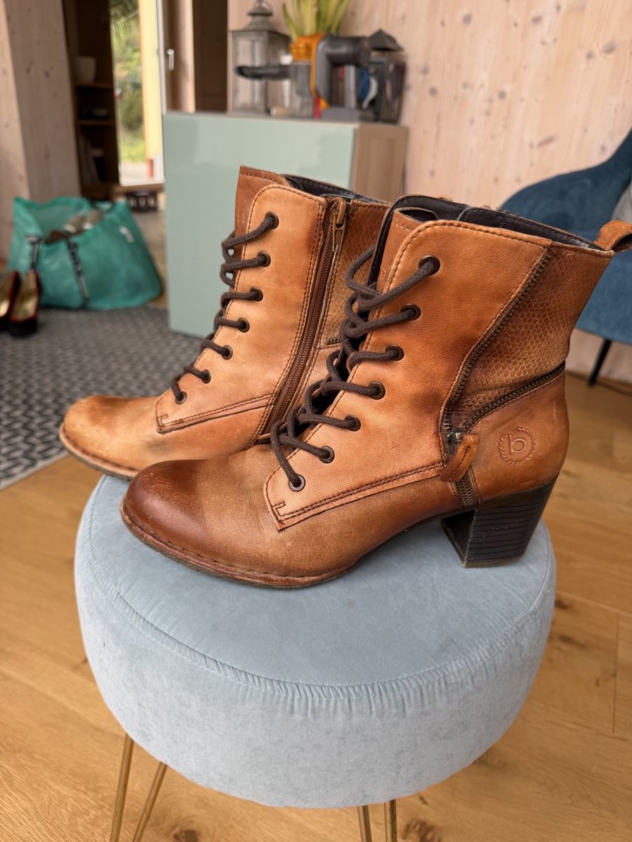 Bugatti Damenschuhe: Bottines à lacets Bugatti cuir marron 39 – Gebraucht aus Uetliberg von adrenalhyn 1