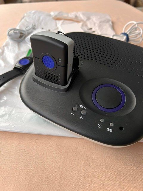 SmartLife Care Alarmanlagen: Notrufgerät Smart Life Care – Gebraucht aus Gossau ZH von azz_y8q8 1