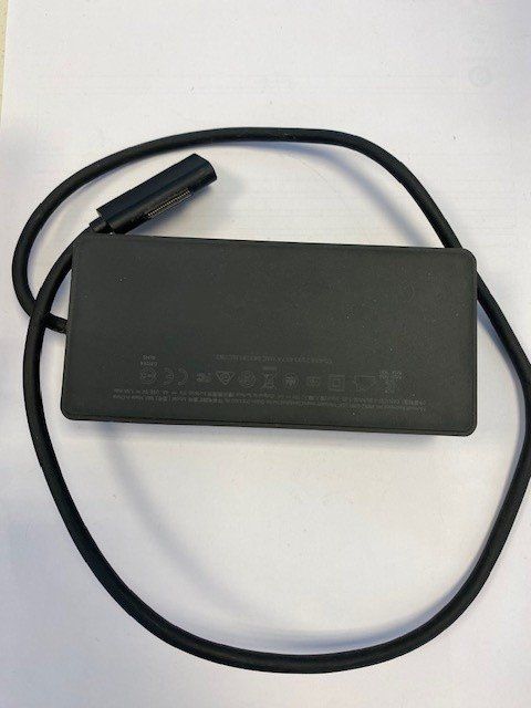 Dockingstation: Microsoft Surface Docking Station - Model 1661, Schwarz – Gebraucht aus Wängi von Bmo 1