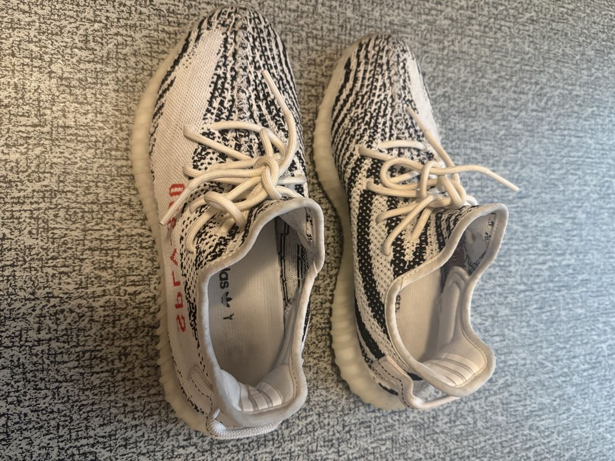 Adidas Herrenschuhe: ADIDAS YEEZY BOOST 350 V2 ZEBRA – Gebraucht aus Affoltern am Albis von henokg 3