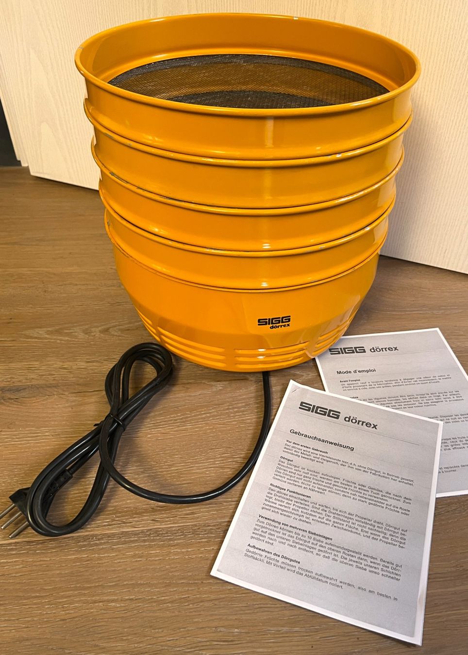 Sigg Küchengeräte: SIGG Dörrex Typ 1780 Orange Dörrgerät 4 Gitter + Manual – Gebraucht aus Rothrist von Brandystar