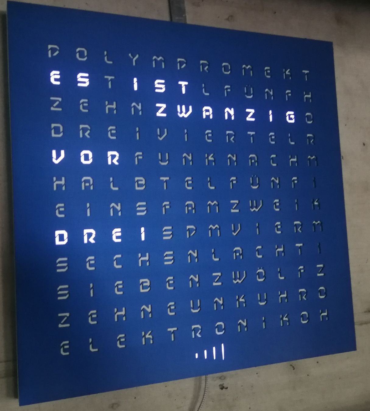 Qlocktwo Uhren: Wanduhr Qlocktwo Eigenbau – Neu (gemäss Beschreibung) aus Biel/Bienne von Zerim