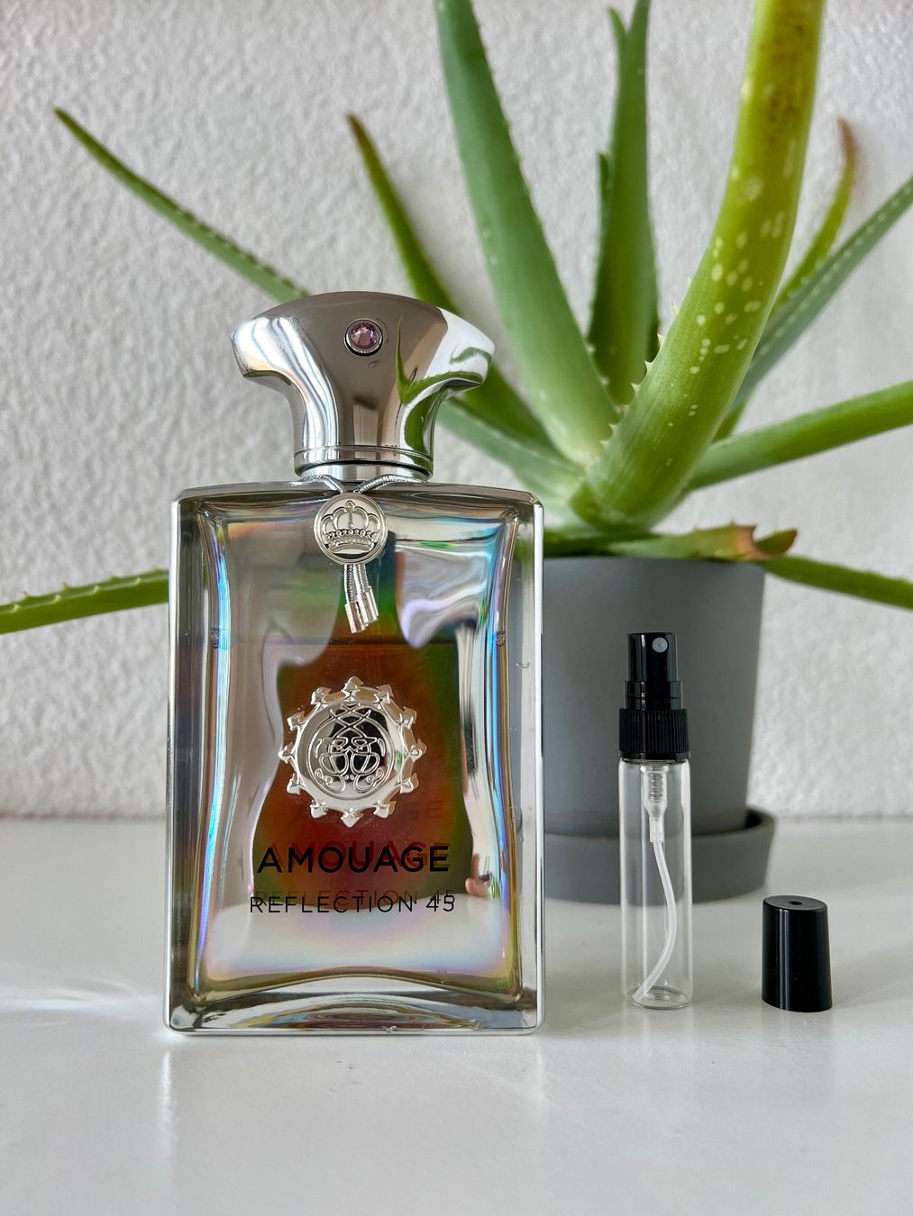 Amouage Profumi & Eau de Toilette: Amouage Reflection 45 Extrait 5ml Abfüllung – Nuovo (secondo la descrizione) da St. Gallen venduto da Marcus1996