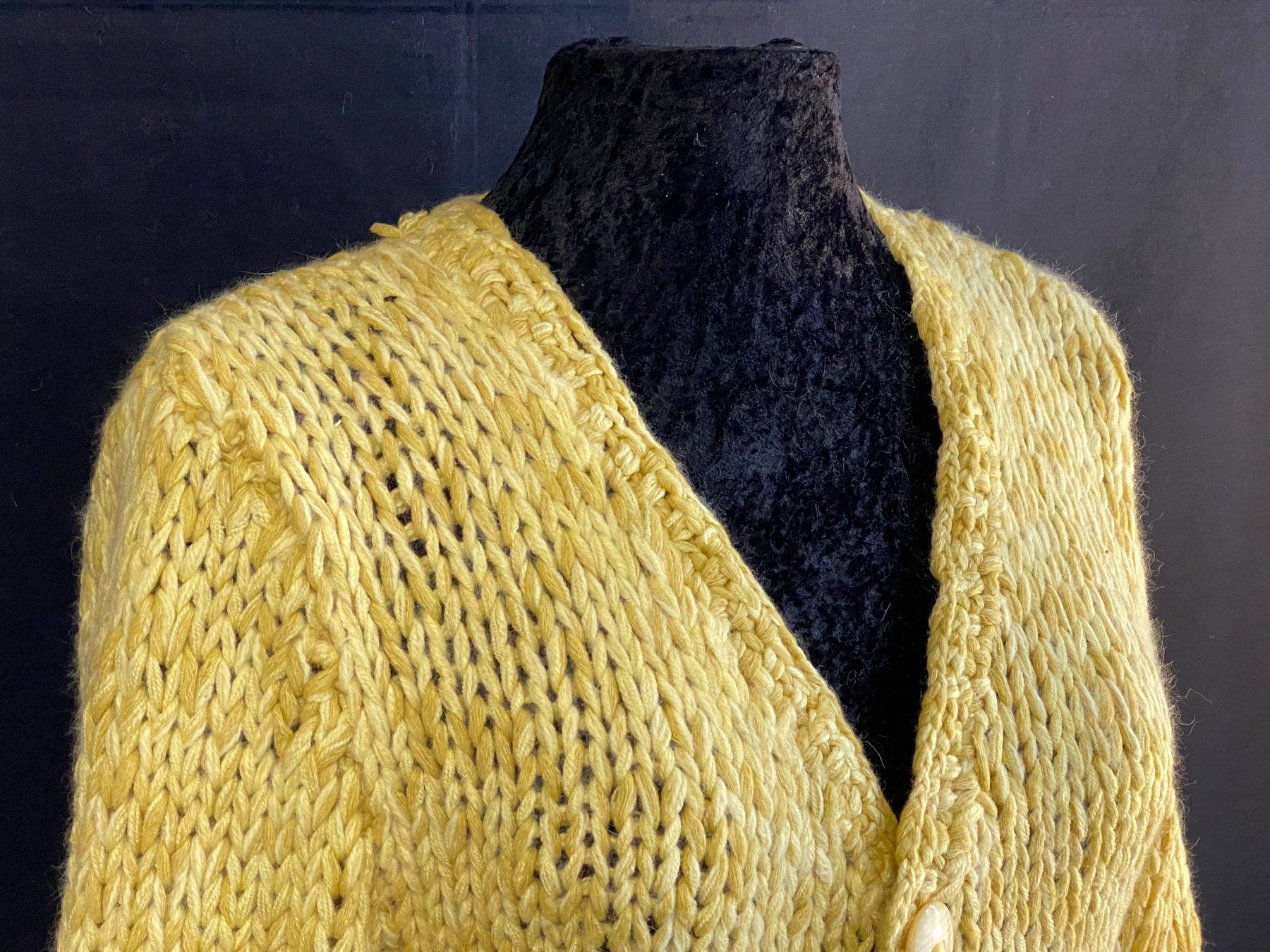 Giacche: Wunderschöne Handgefertigte Strickjacke aus Wolle – Nuovo (secondo la descrizione) da Schaffhausen venduto da uniqueketten 3